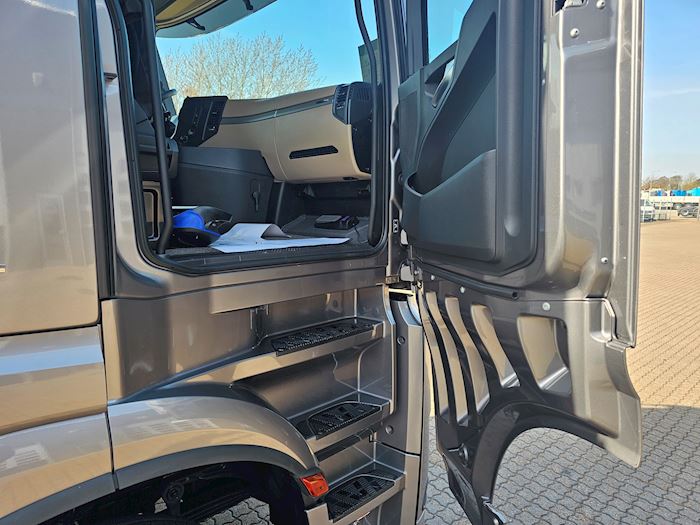 Bild 18 - Mercedes Arocs 2653 6x4 40 T/mtr. Autokran/Kranfahrzeug