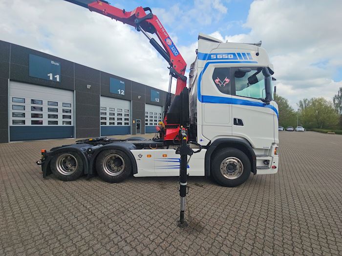 Image 6 - Scania S650 6x2 32 T/mtr. kran Crane