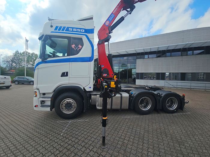 Image 2 - Scania S650 6x2 32 T/mtr. kran Crane