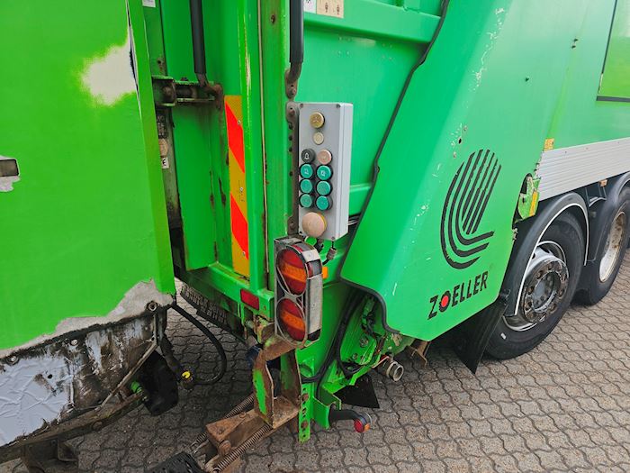 Bild 13 - Mercedes Econic 2629 6x2-4 Müllfahrzeug