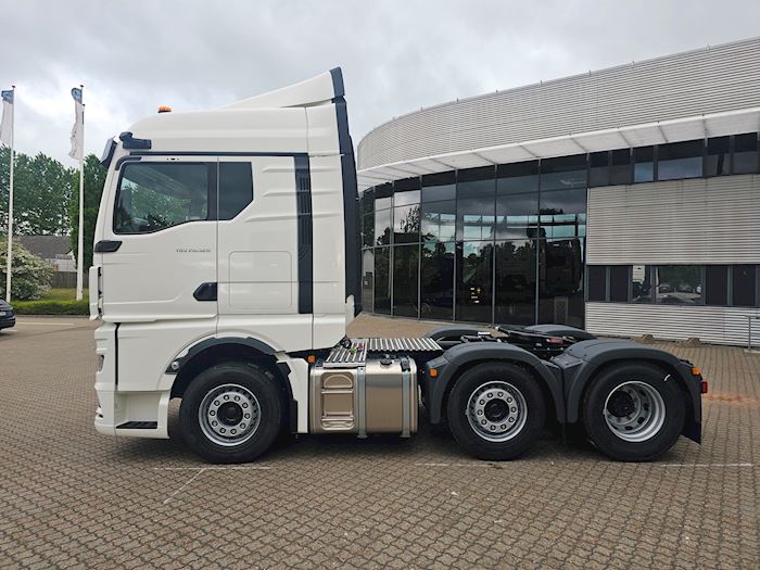 Image 2 - MAN TGX 26.520 Tractor