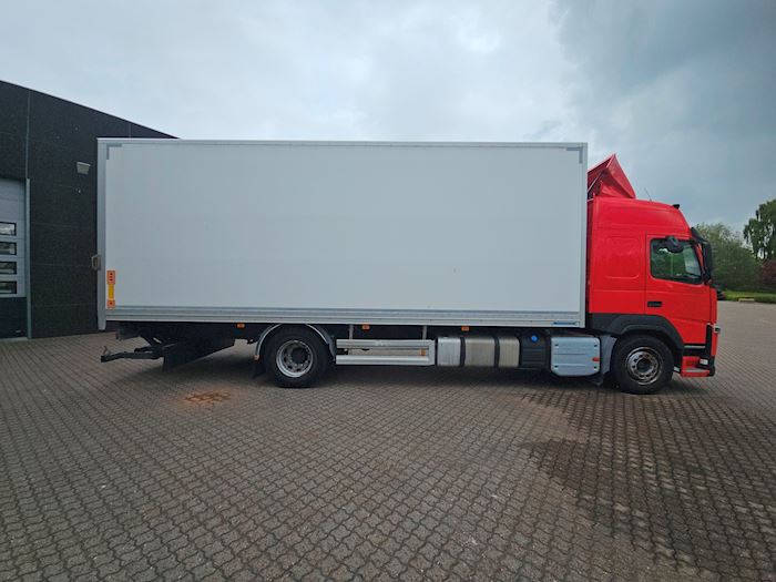 Image 5 - Volvo FM340 Closed box
