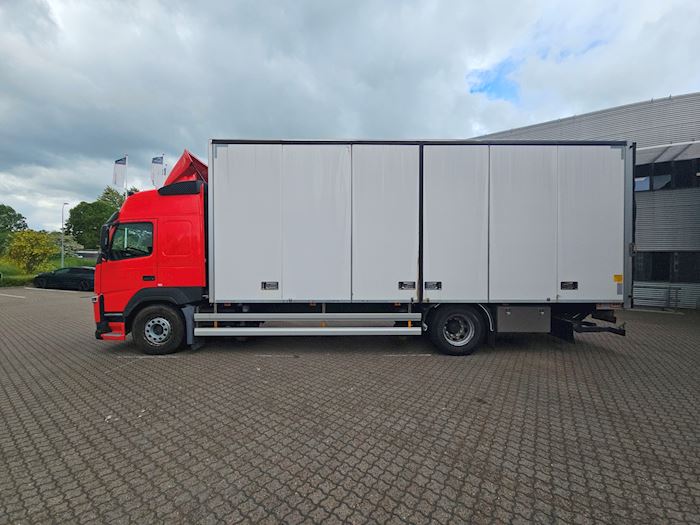 Image 2 - Volvo FM340 Closed box