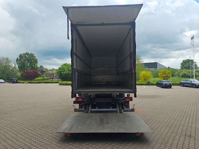 Image 12 - Volvo FM340 Closed box