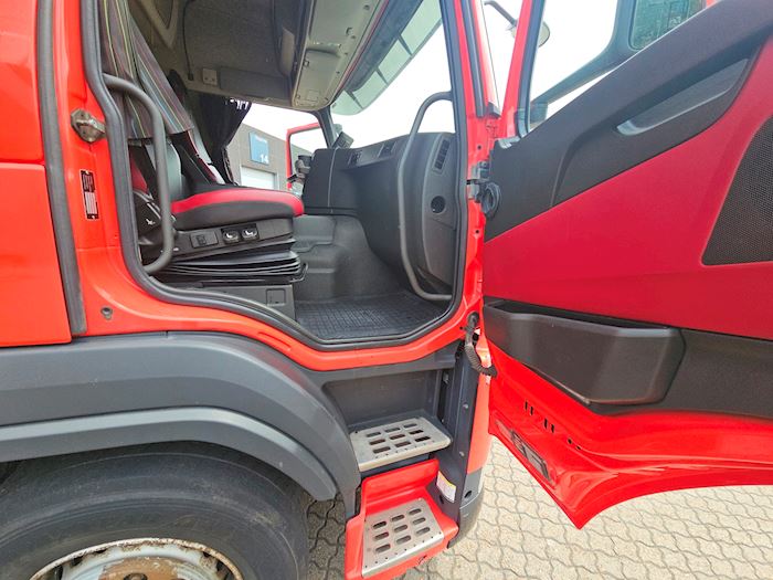 Image 19 - Volvo FM340 Closed box
