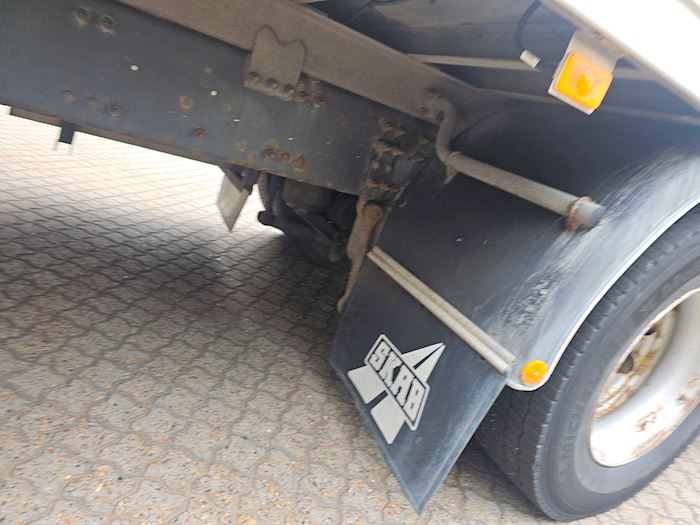 Image 10 - Volvo FM340 Closed box