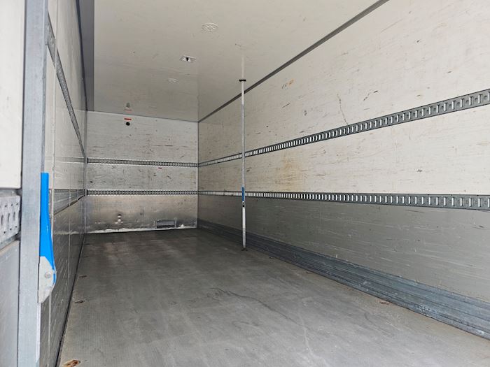 Image 13 - Volvo FM340 Closed box