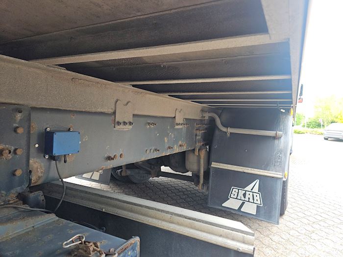 Image 11 - Volvo FM340 Closed box