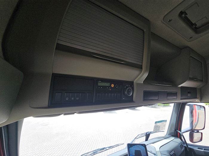 Image 32 - Volvo FM340 Closed box