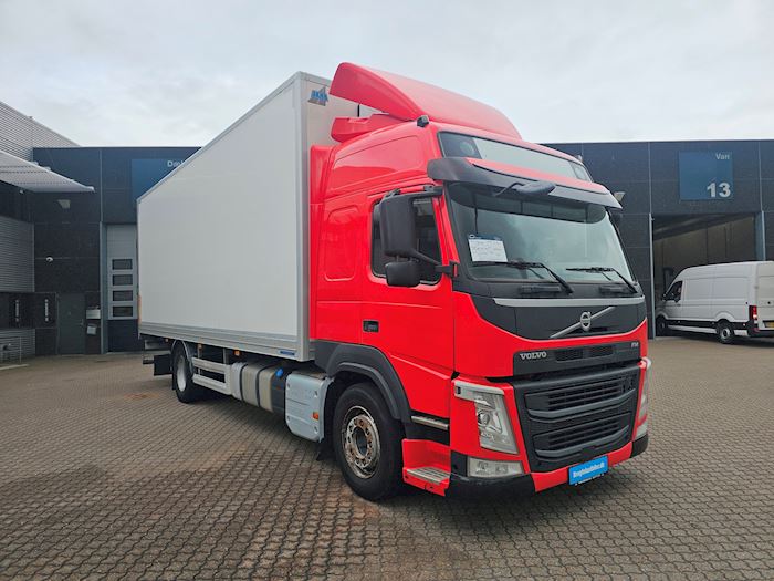 Image 6 - Volvo FM340 Closed box