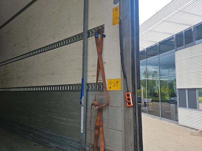 Image 14 - Volvo FM340 Closed box