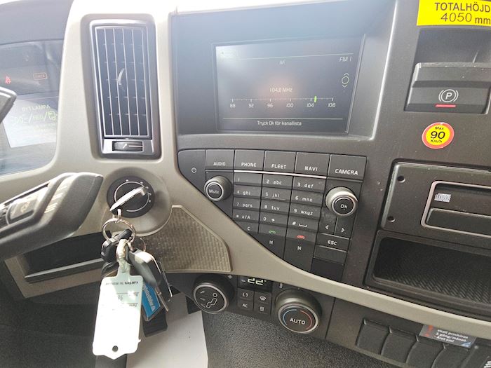 Image 28 - Volvo FM340 Closed box