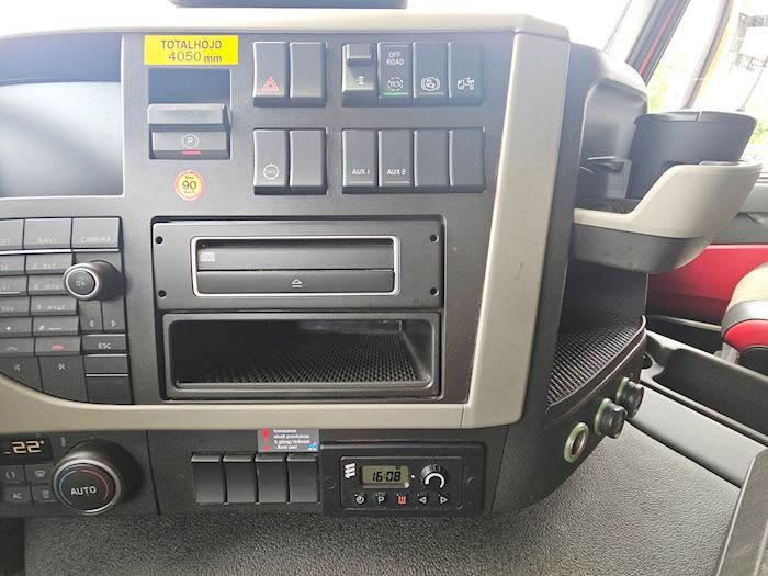 Image 27 - Volvo FM340 Closed box