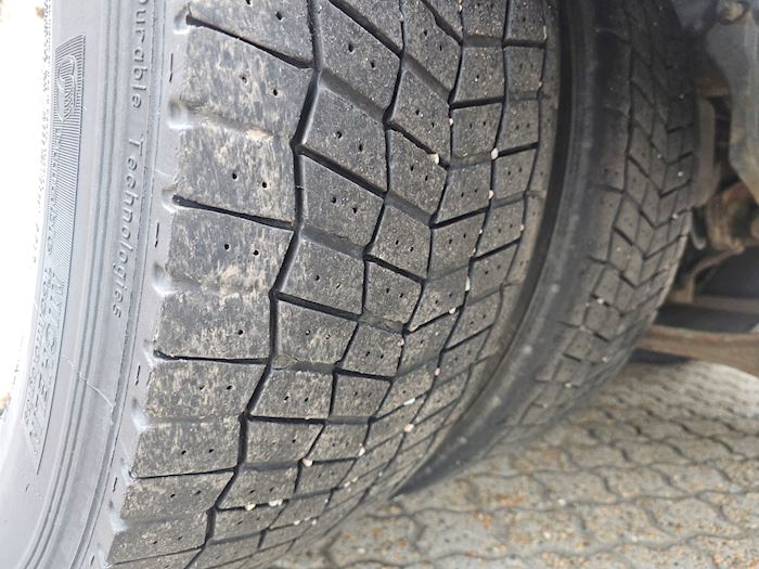 Image 9 - Volvo FM340 Closed box
