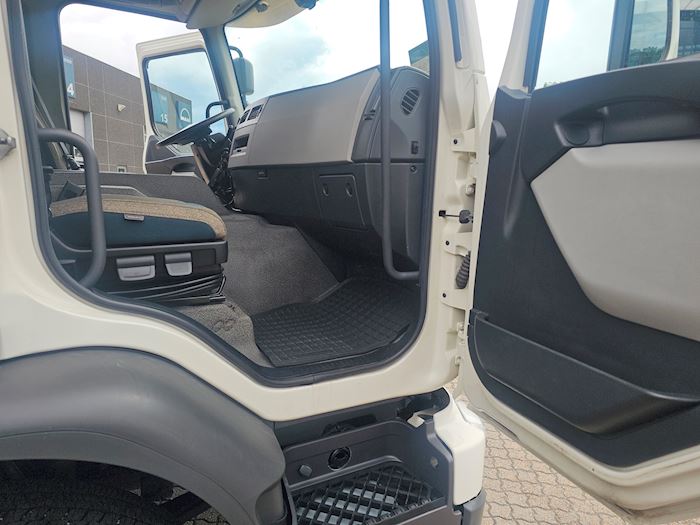 Image 19 - Volvo FE320 Fridge