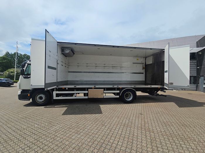 Image 8 - Volvo FE320 Fridge