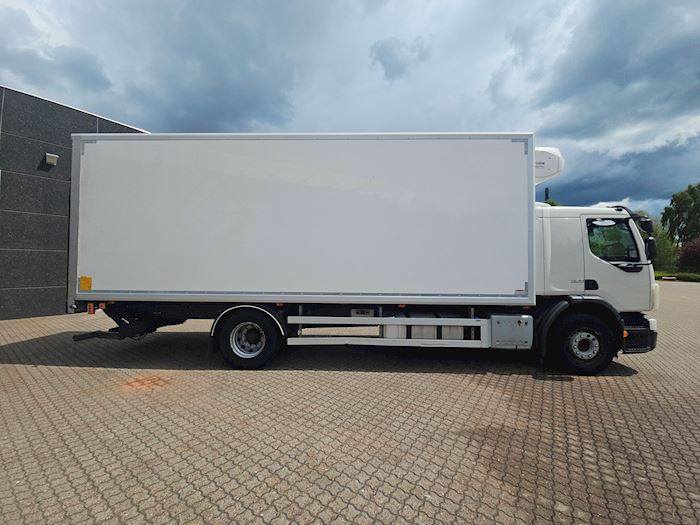 Image 11 - Volvo FE320 Fridge