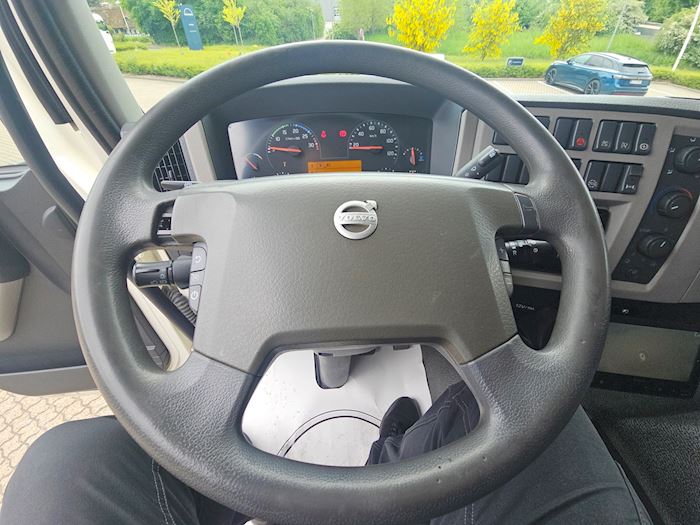 Image 29 - Volvo FE320 Fridge