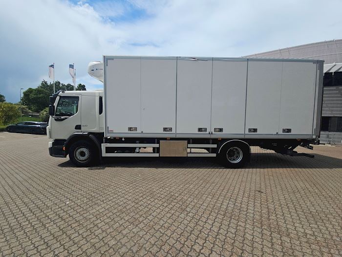 Image 10 - Volvo FE320 Fridge