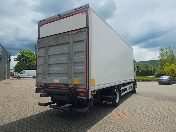 Image 3 - Volvo FE320 Fridge