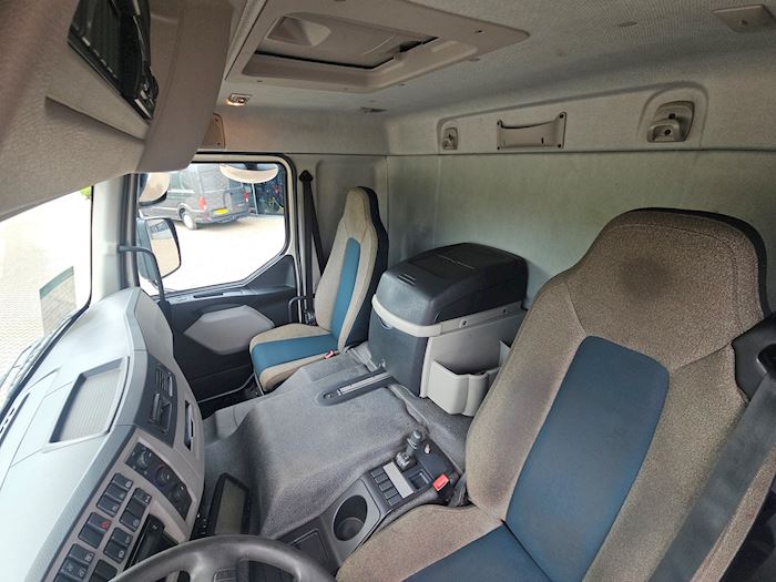 Image 5 - Volvo FE320 Fridge