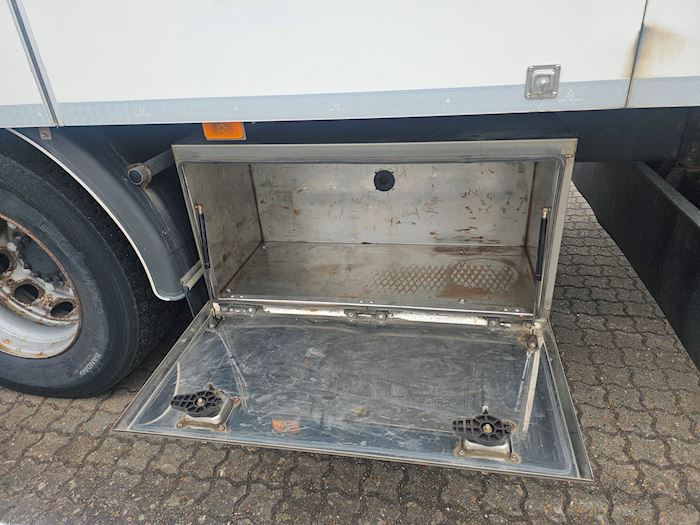 Image 17 - Volvo FM340 Closed box