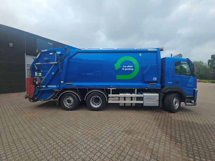 Image 10 - Volvo FM330 Refuse collection