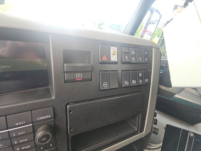 Image 20 - Volvo FM330 Refuse collection