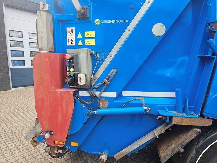 Image 12 - Volvo FM330 Refuse collection