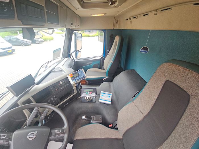Image 7 - Volvo FM330 Refuse collection
