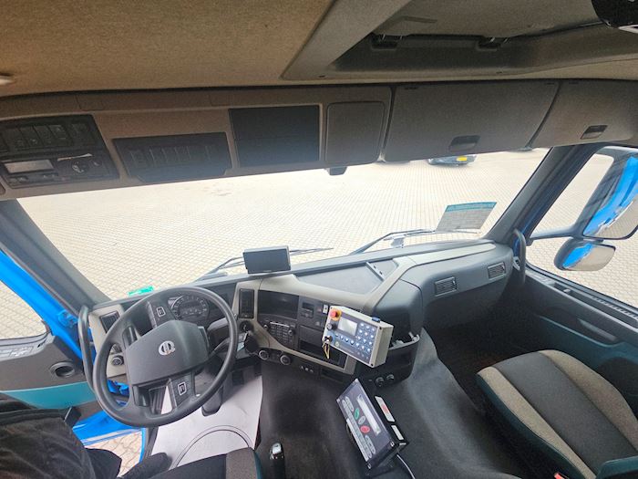 Image 17 - Volvo FM330 Refuse collection