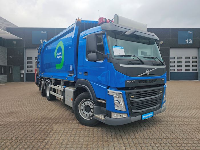 Image 2 - Volvo FM330 Refuse collection