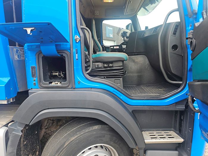 Image 15 - Volvo FM330 Refuse collection