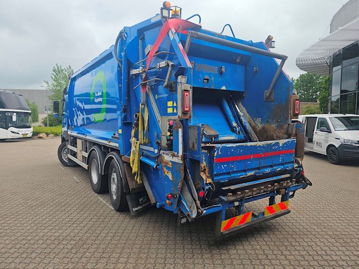 Image 3 - Volvo FM330 Refuse collection