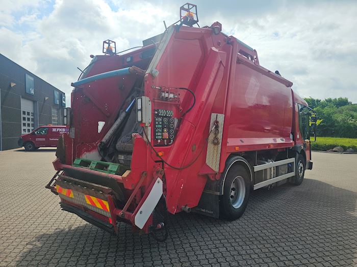 Image 5 - Renault D-Access Refuse collection