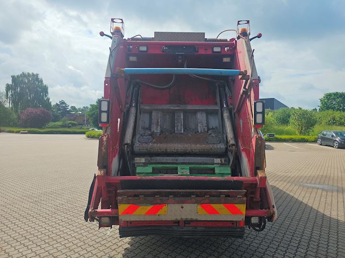 Image 4 - Renault D-Access Refuse collection
