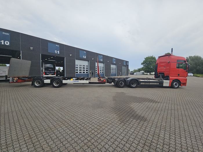 Bild 3 - MAN TGX 26.500 with trailer Wechselrahmen/Containeranhänger