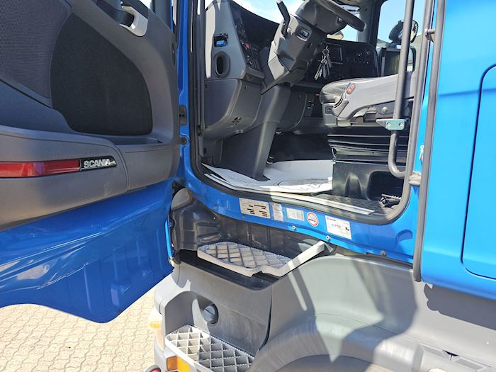 Image 8 - Scania R560 Hook lift