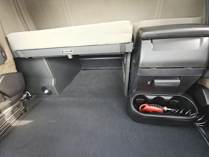 Bild 38 - Iveco Stralis 560 6x4 Abroller/Kran