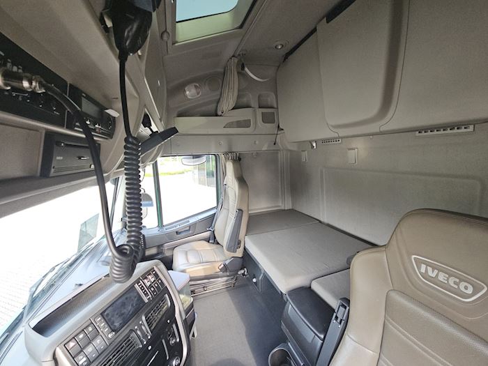 Bild 42 - Iveco Stralis 560 6x4 Abroller/Kran