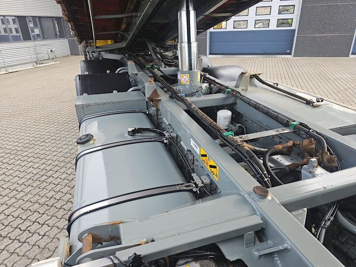 Bild 9 - Iveco Stralis 560 6x4 Abroller/Kran