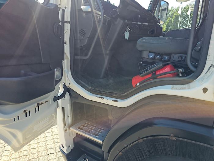 Bild 11 - Volvo FM330 6x2 Autotransporter