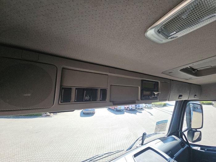 Bild 26 - Volvo FM330 6x2 Autotransporter