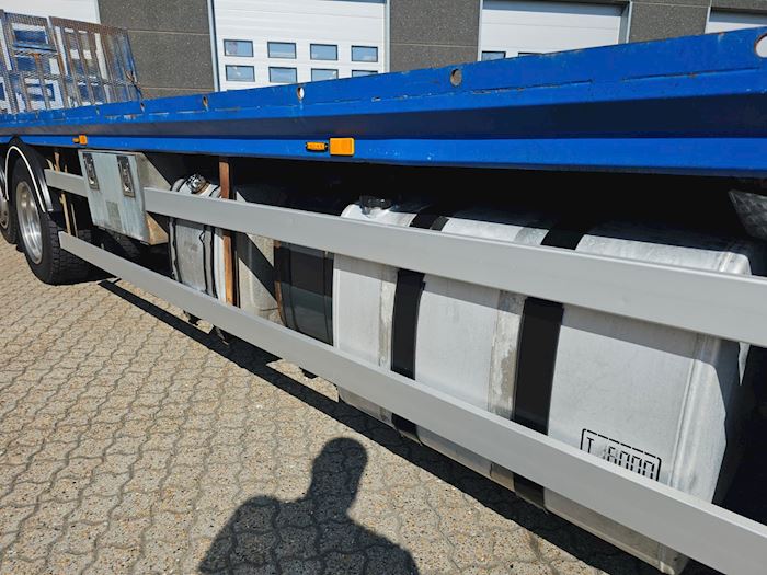 Bild 9 - Volvo FM330 6x2 Autotransporter