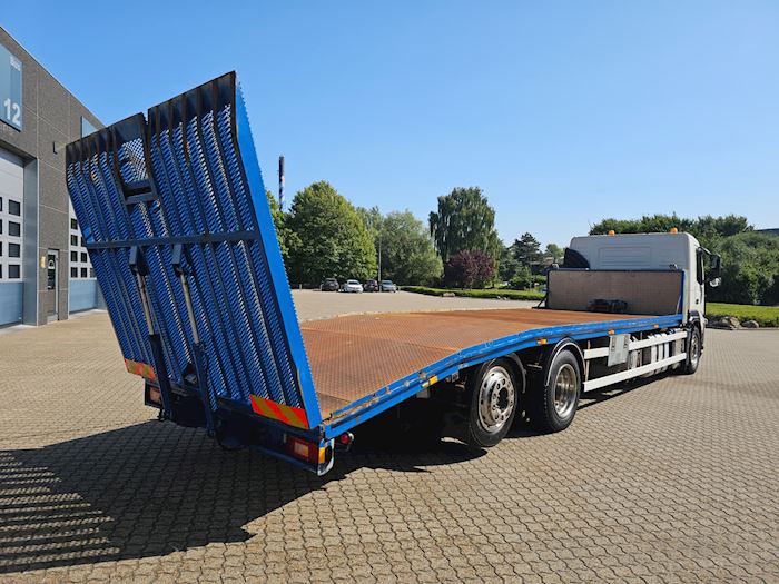 Bild 3 - Volvo FM330 6x2 Autotransporter