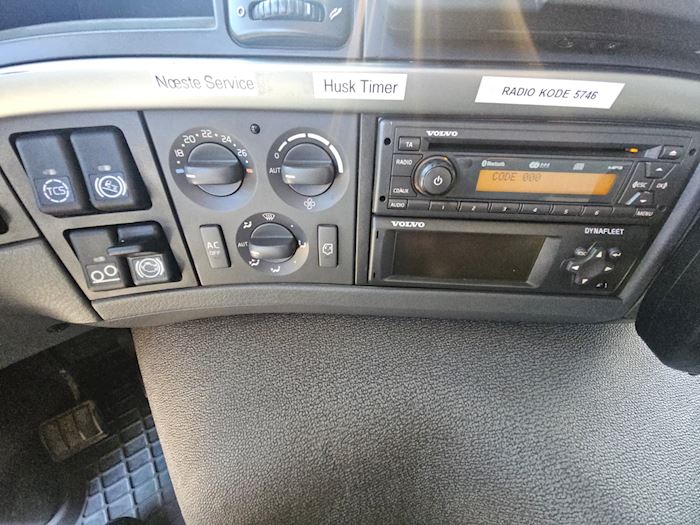 Bild 27 - Volvo FM330 6x2 Autotransporter