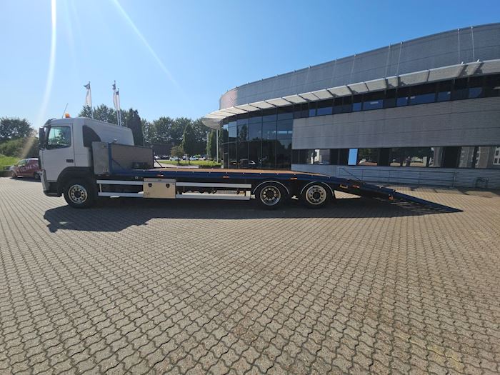 Bild 5 - Volvo FM330 6x2 Autotransporter