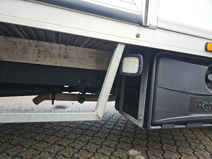 Image 14 - Iveco Daily 3,0 8 Pallers Closed box