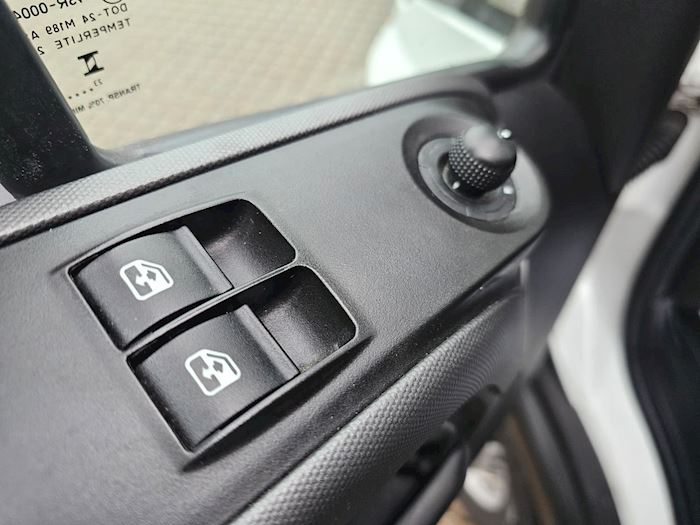 Image 25 - Iveco Daily 3,0 8 Pallers Closed box