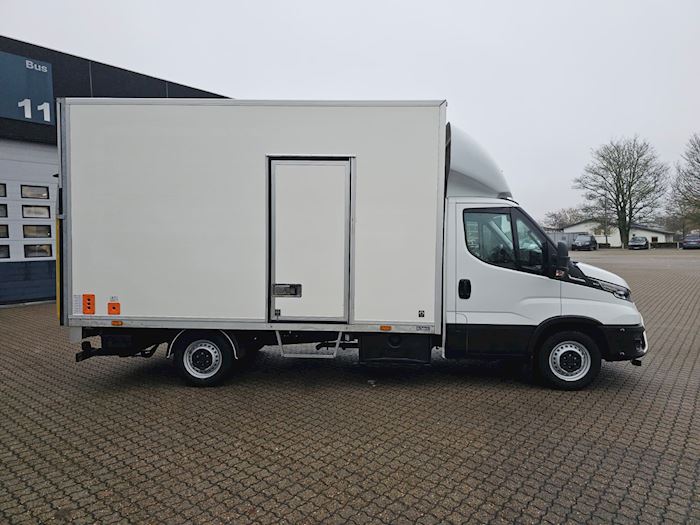 Image 4 - Iveco Daily 3,0 8 Pallers Closed box